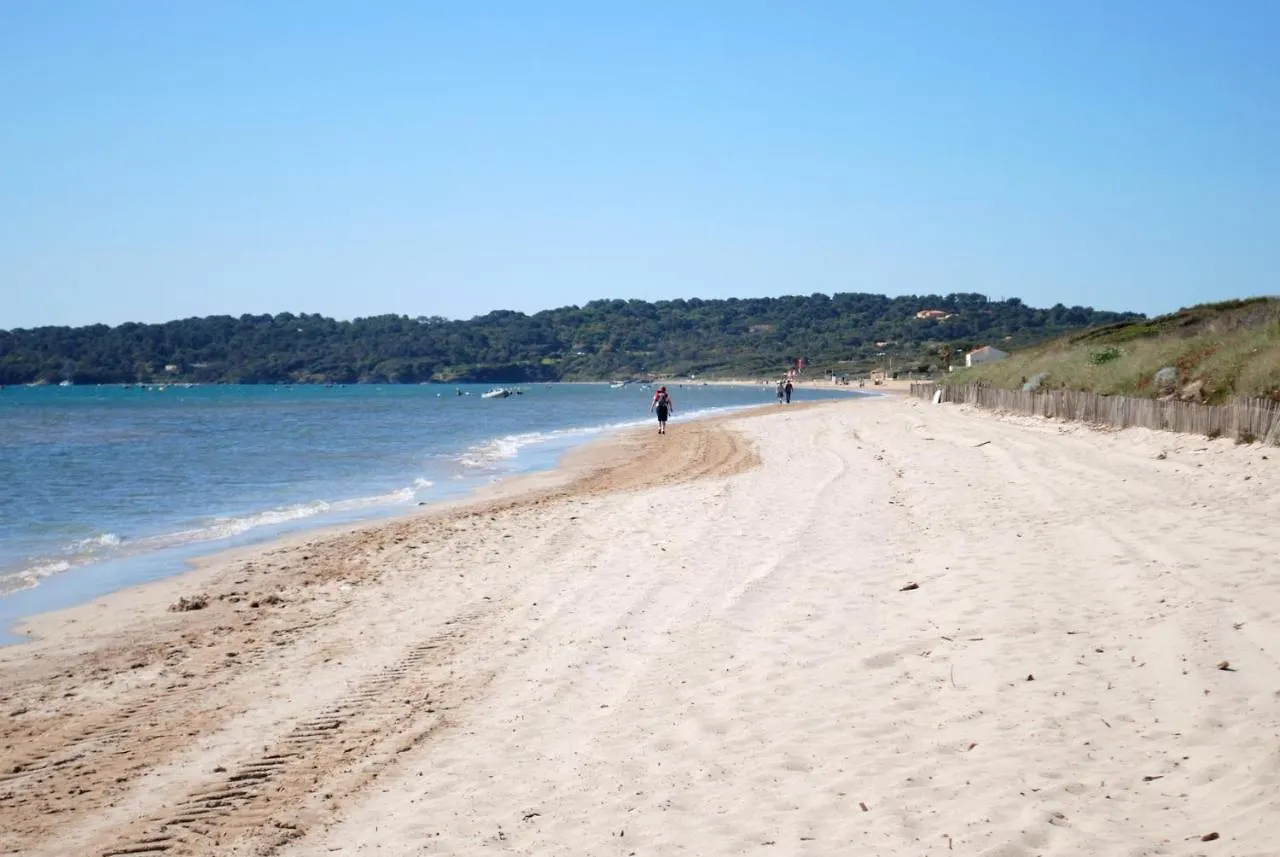 Apartment Bergerie Plage Renove Clim Balneo Plage Piscine Jardin Mediterraneen Hyeres France